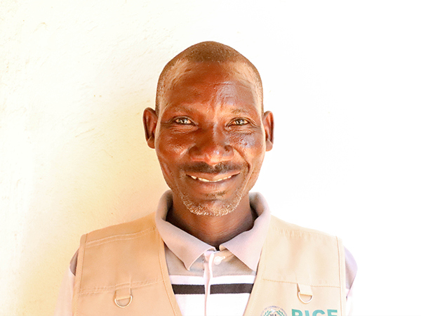 Oloya head shot mid